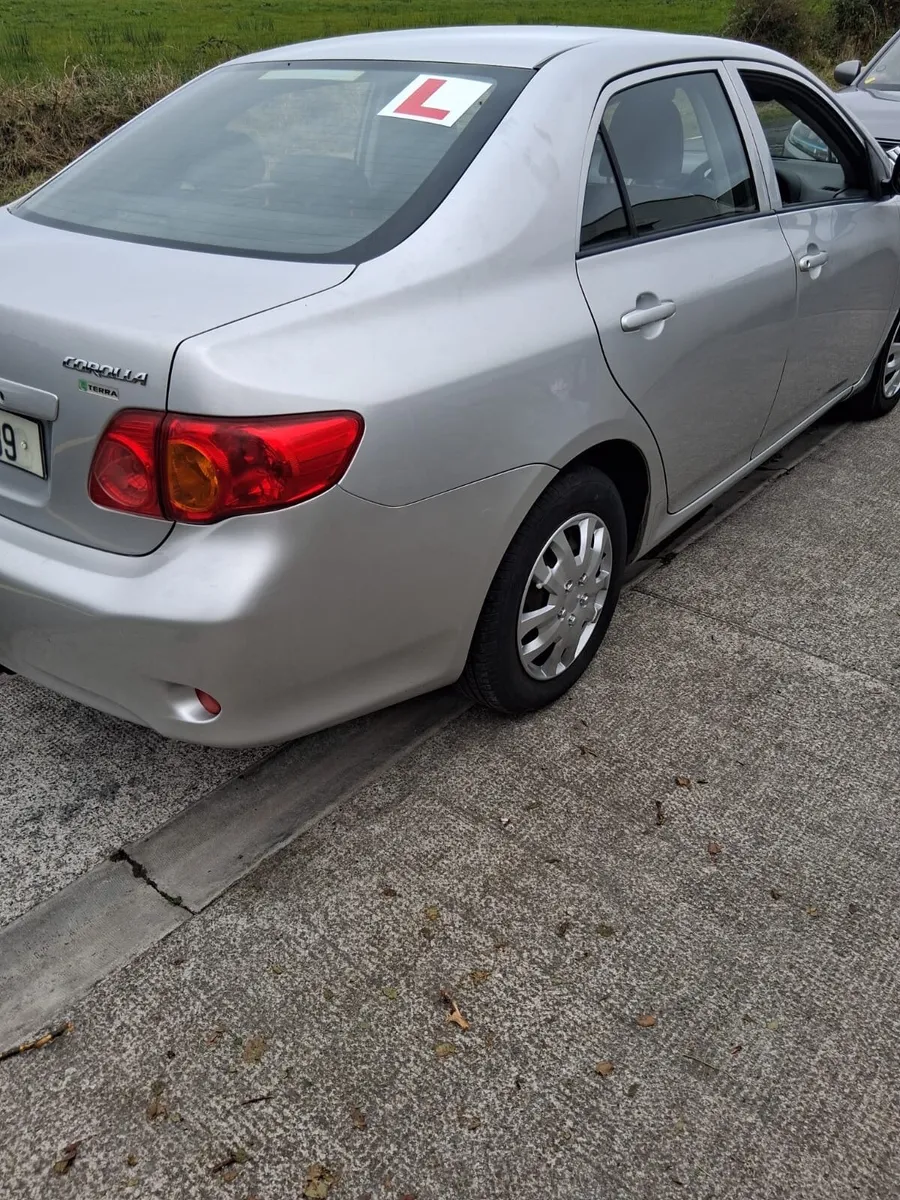 Toyota Corolla 2010 - Image 1