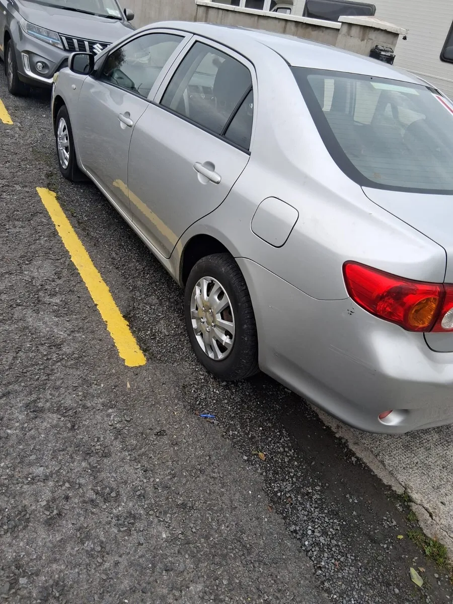 Toyota Corolla 2010 - Image 2