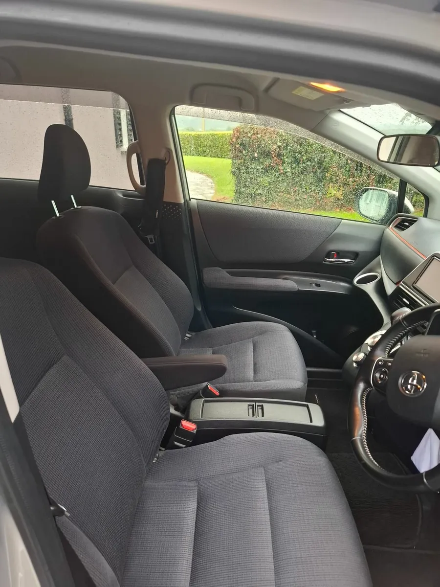 Toyota Sienta 2018 petrol hybrid automatic - Image 2