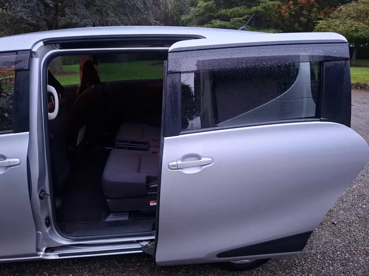Toyota Sienta 2018 petrol hybrid automatic - Image 3
