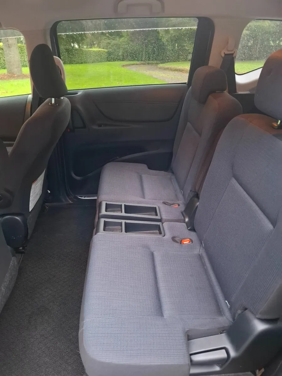 Toyota Sienta 2018 petrol hybrid automatic - Image 4