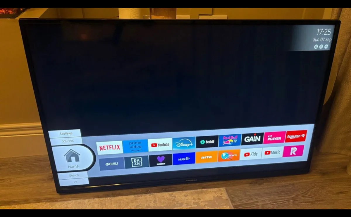 43 Inch Smart Tv - Image 2