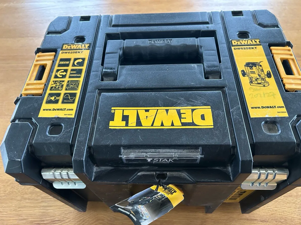 Dewalt 110V 1/2 inch plunge router - Image 3