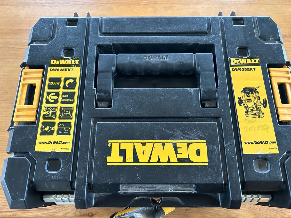 Dewalt 110V 1/2 inch plunge router - Image 4