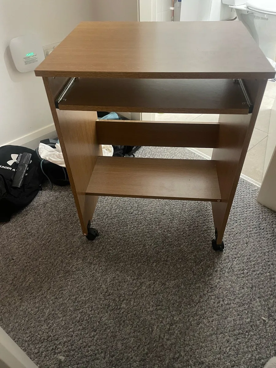 Computer Desk - Image 1
