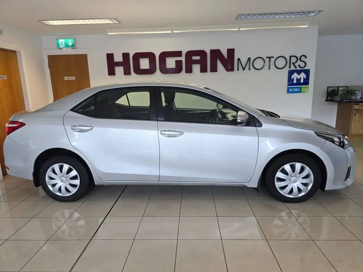 Toyota Corolla 1.4d Terra 4DR Saloon - Image 3