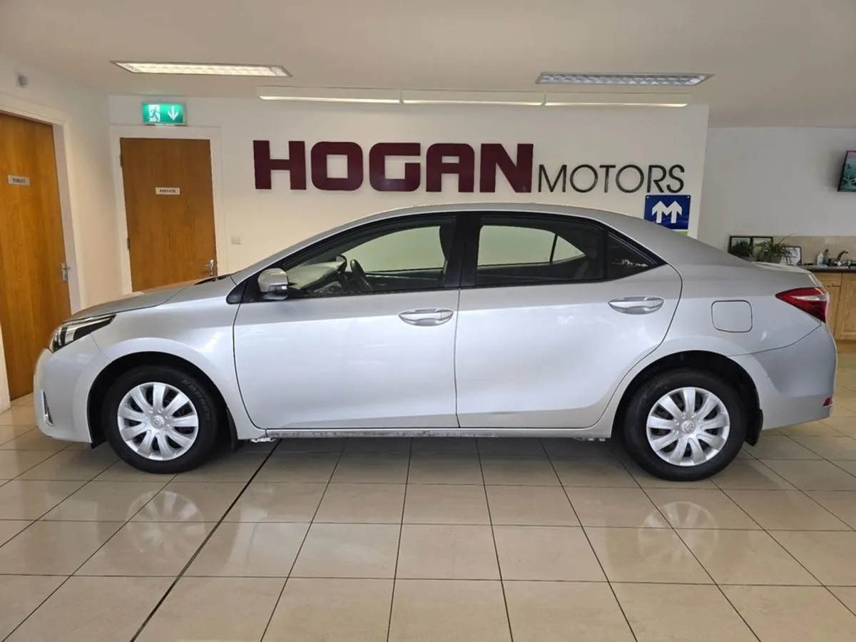 Toyota Corolla 1.4d Terra 4DR Saloon - Image 4