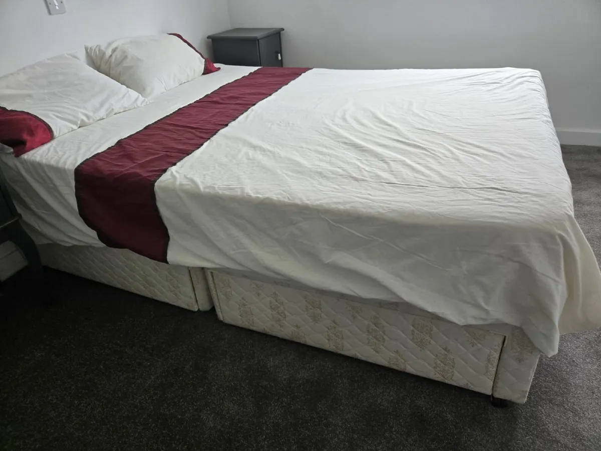 King size bed - Image 2