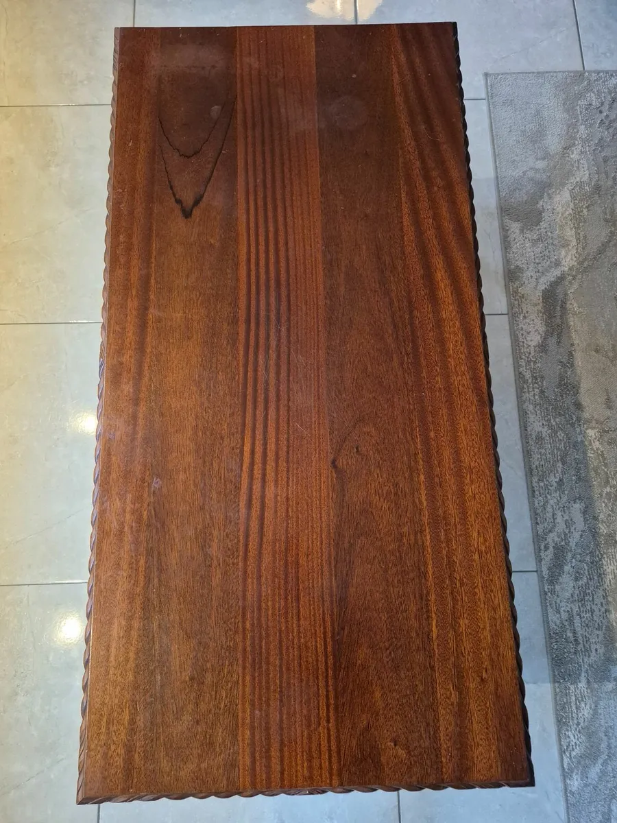 Lovely mahogany coffee table - Image 2