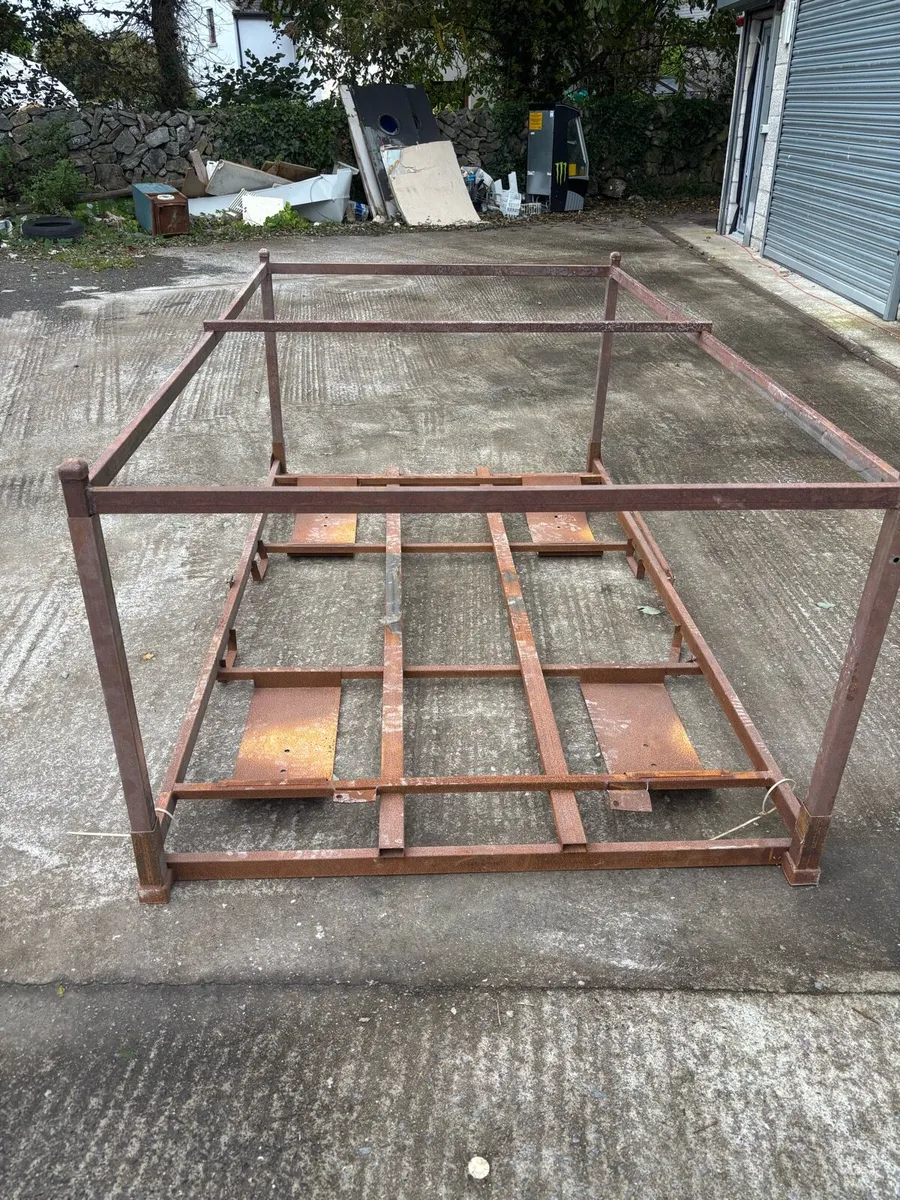 Metal frames - Image 1