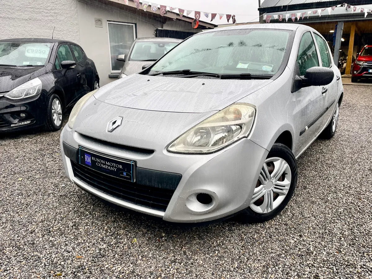 12 Renault Clio 1.2 - Image 1