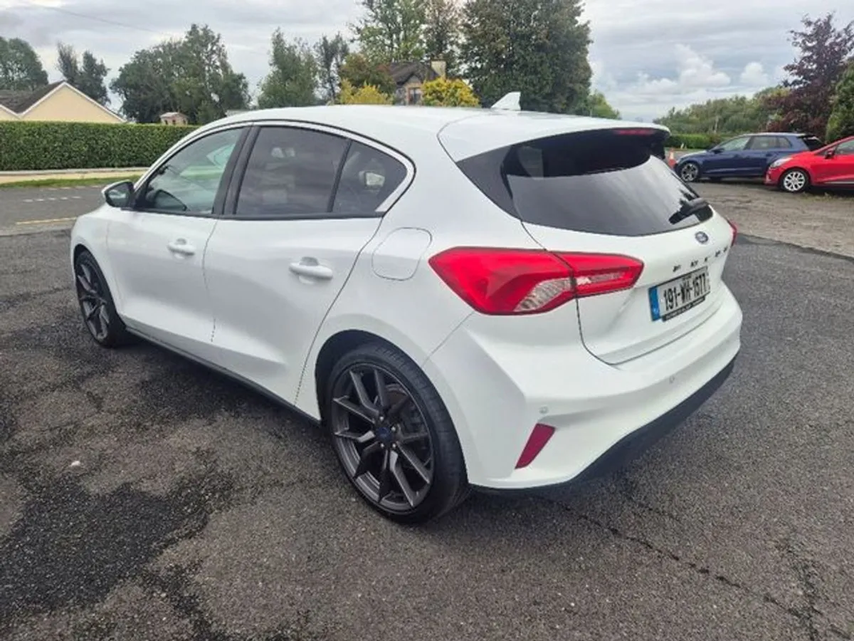 Ford Focus 1.0 T Zetec (upgraded 18  Alloys) - Image 4