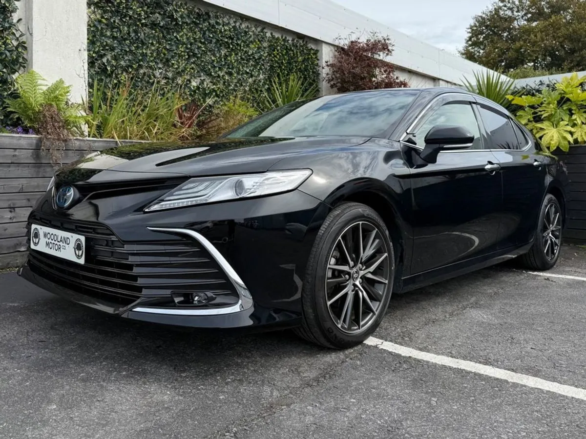 Toyota Camry 2.5 Hybrid / SOL With Leather / TOP - Image 1