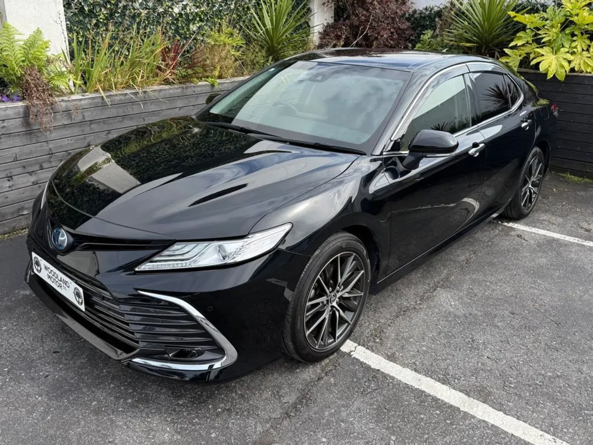 Toyota Camry 2.5 Hybrid / SOL With Leather / TOP - Image 2