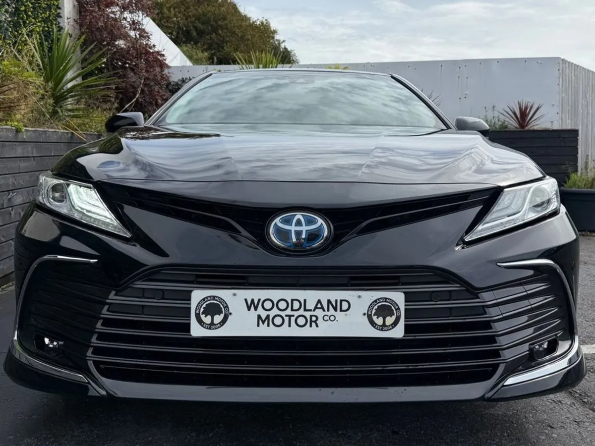 Toyota Camry 2.5 Hybrid / SOL With Leather / TOP - Image 3