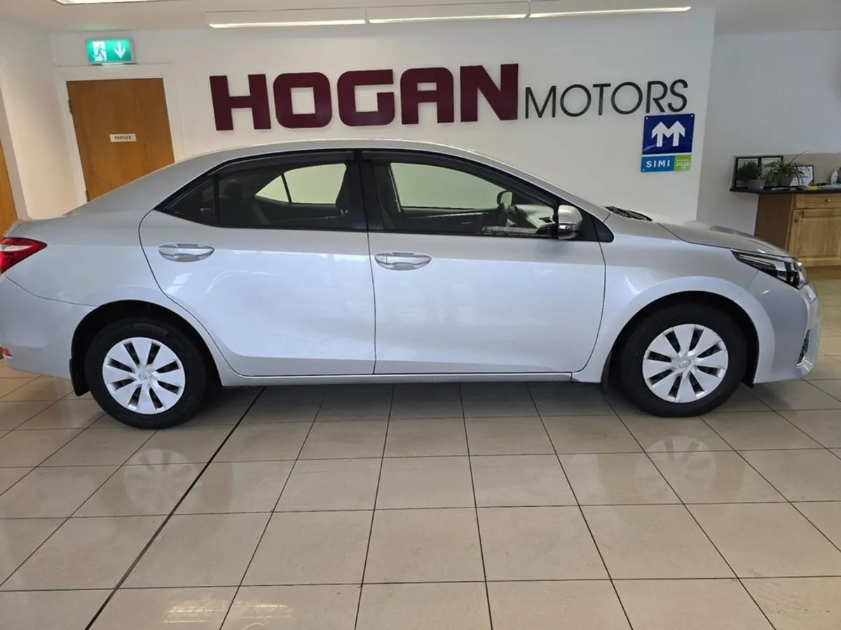 Toyota Corolla 1.4 D4D Terra 4DR Saloon - Image 3