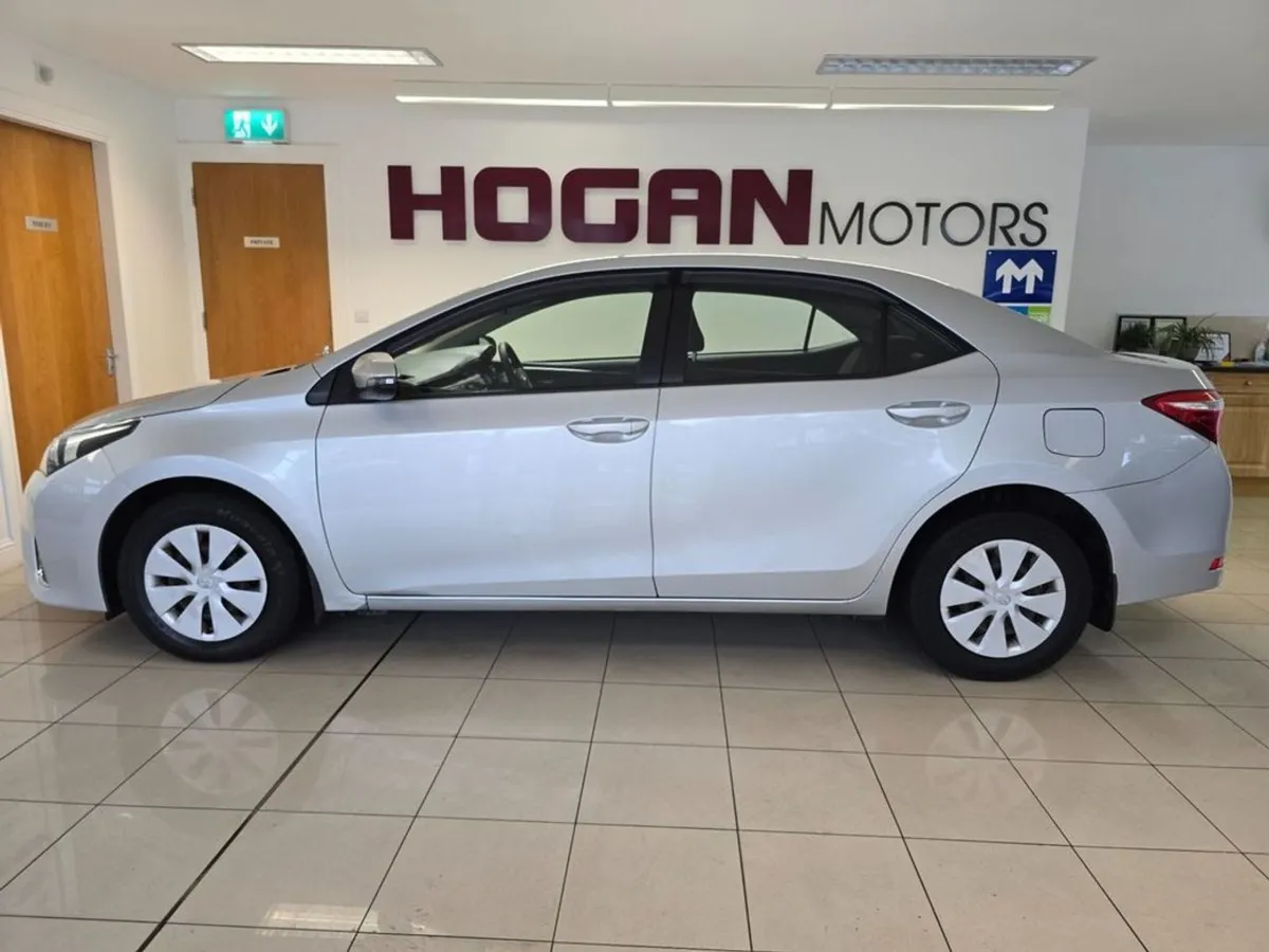 Toyota Corolla 1.4 D4D Terra 4DR Saloon - Image 4