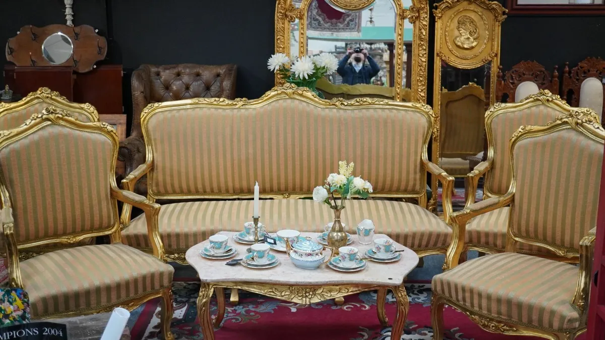 Elegant Spanish Salon Set - 6 Pieces - Image 2