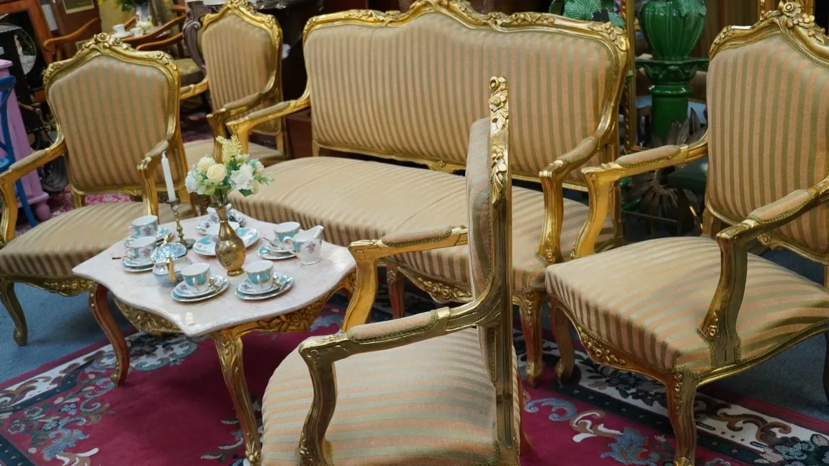 Elegant Spanish Salon Set - 6 Pieces - Image 3