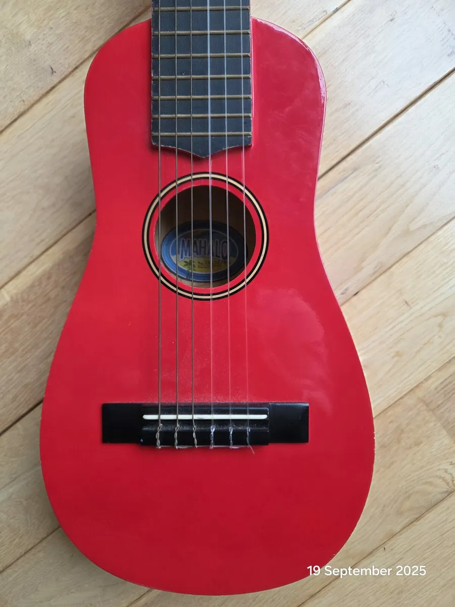 Ukulele - Image 3