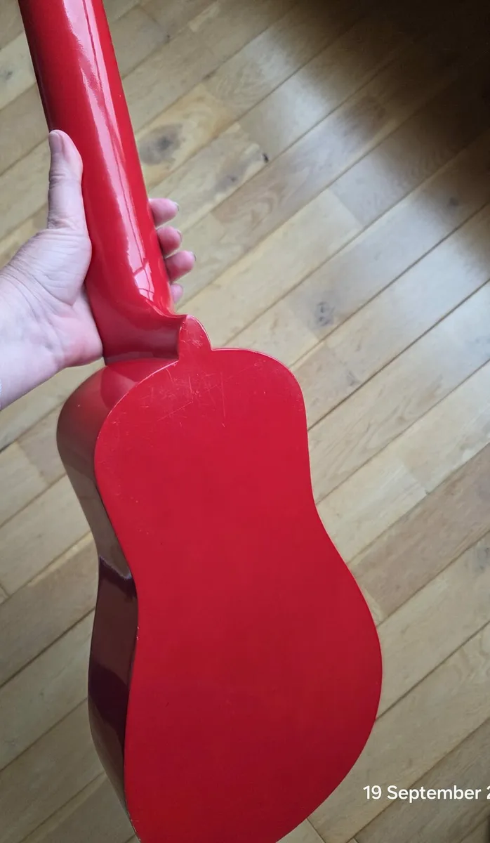 Ukulele - Image 4