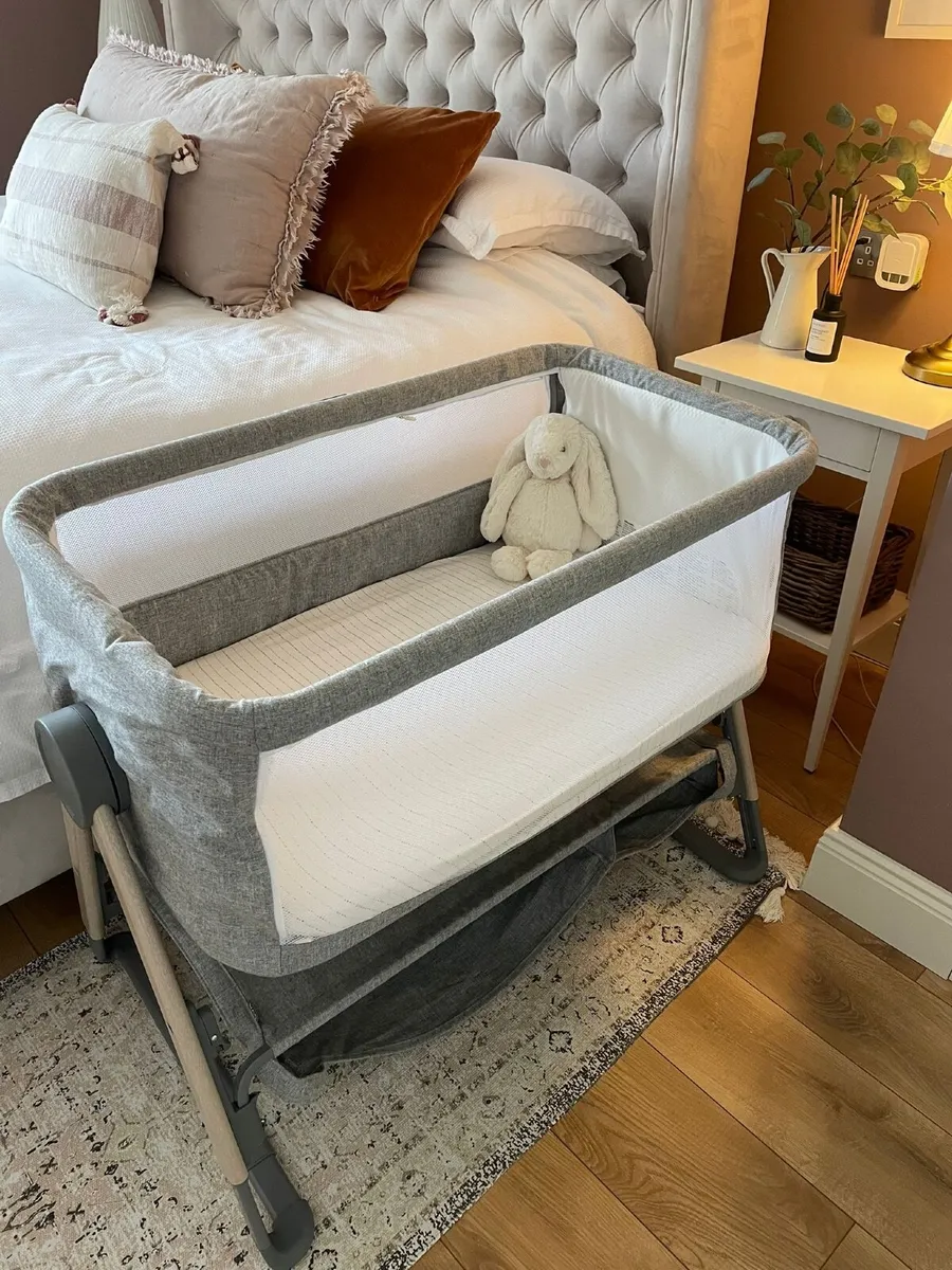 Bedside crib - Image 1
