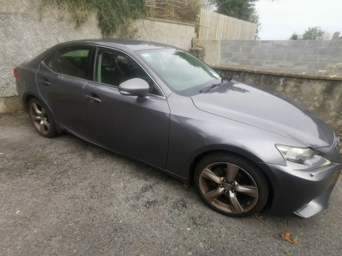 Lexus is300 - Image 1