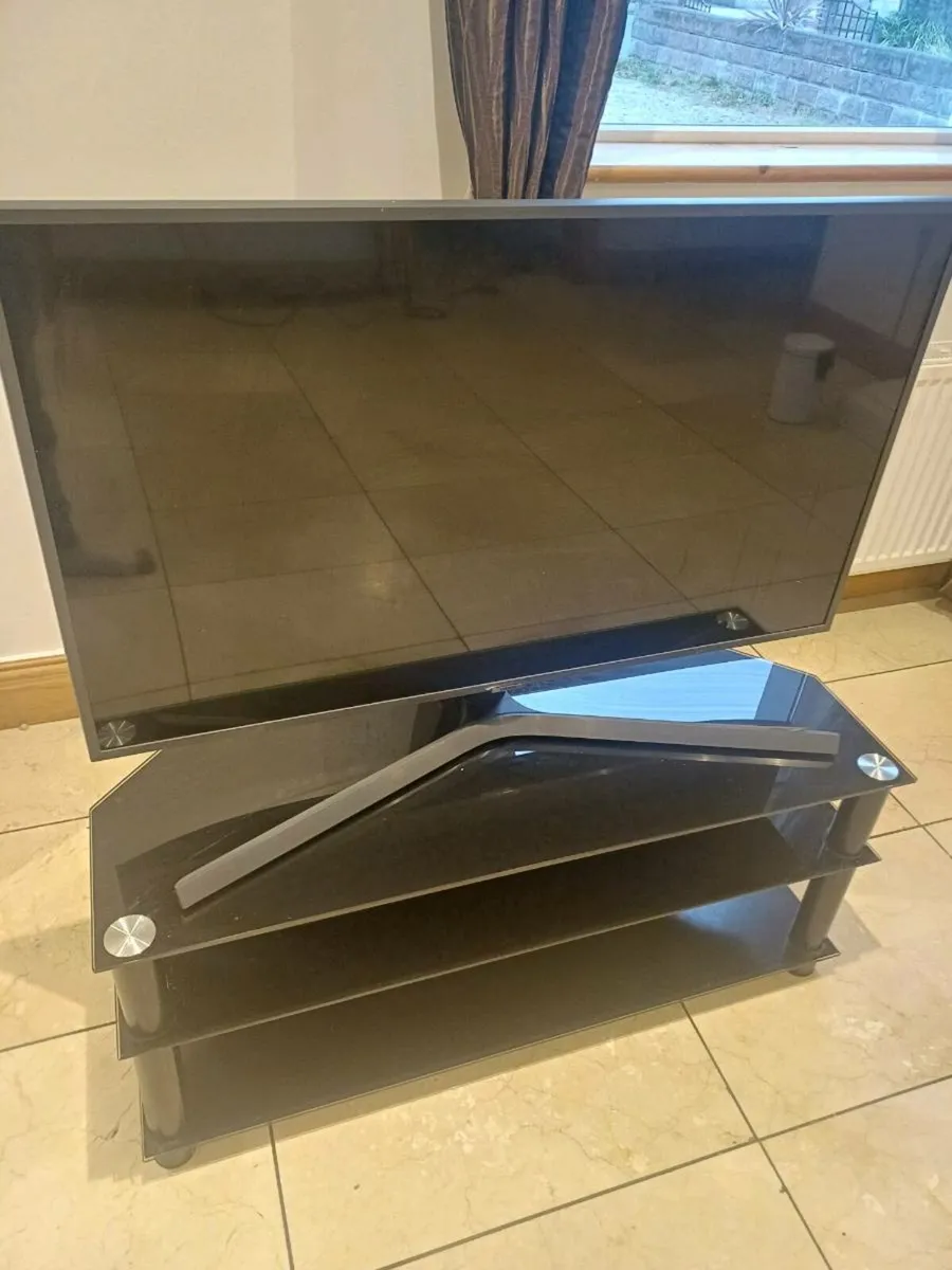 Samsung 43" smart LED TV - Image 3