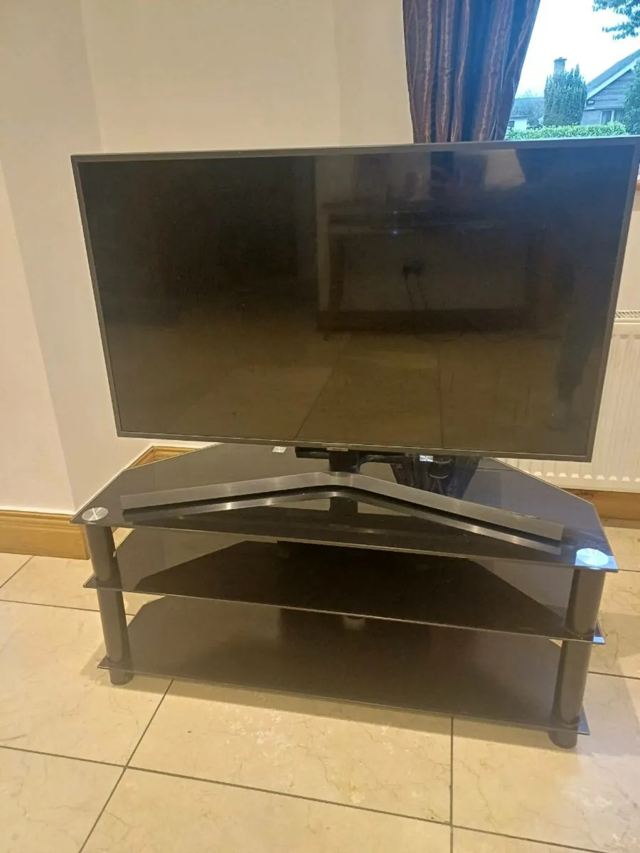 Samsung 43" smart LED TV - Image 4