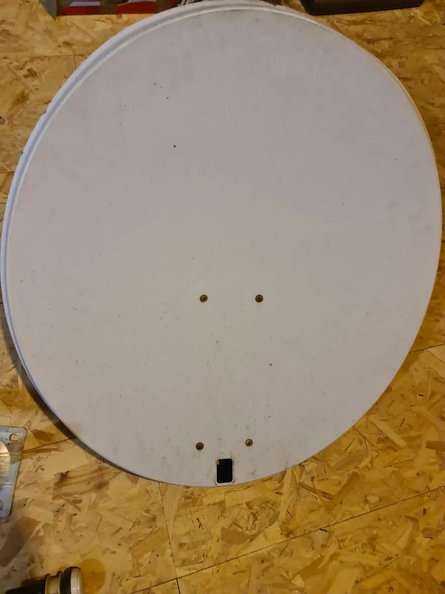 Satellite dish - Image 4
