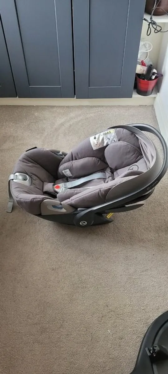 Cybex Cloud Z Car Seat & 360 Swivel Isofix Base - Image 4