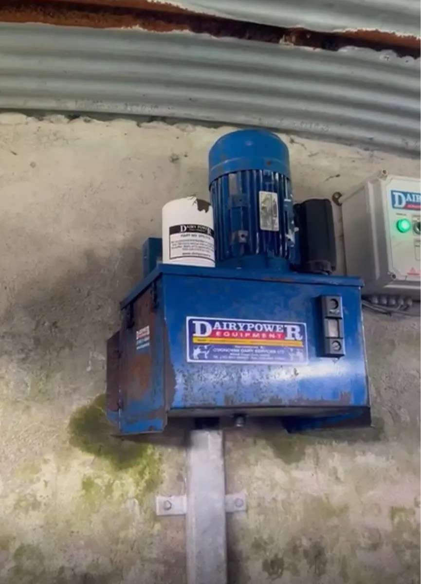 Dairy power auto scraper - Image 1