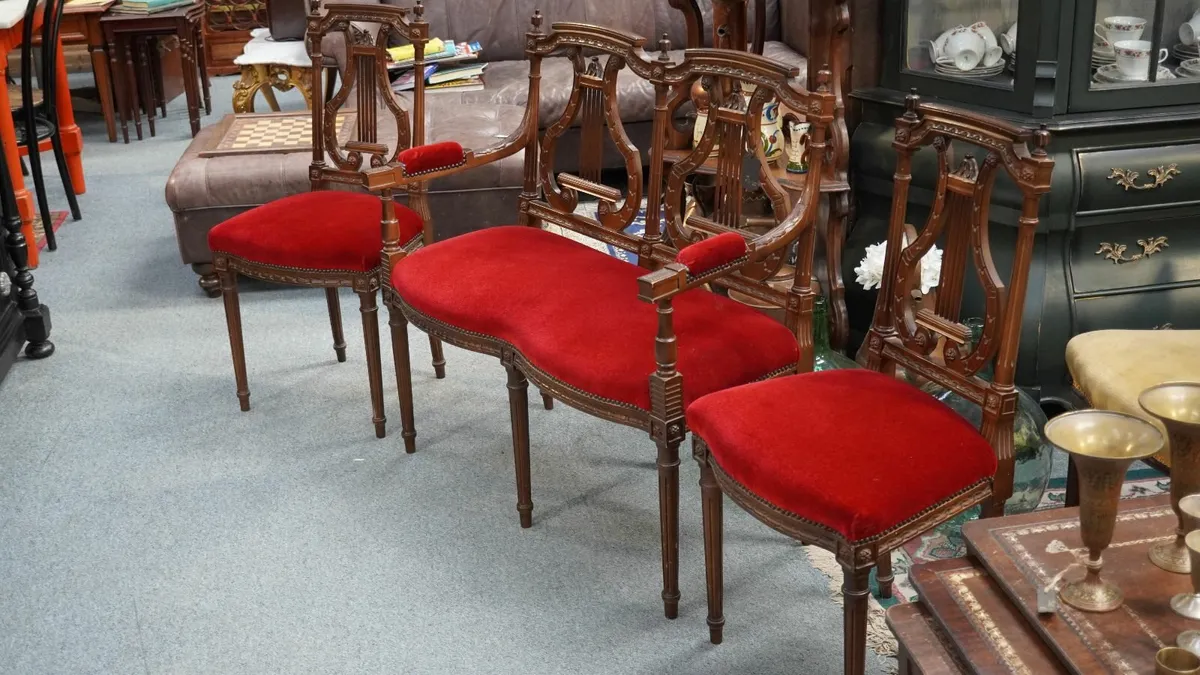 Edwardian-Style Parlor Suite - Compact 3-Piece Set - Image 1
