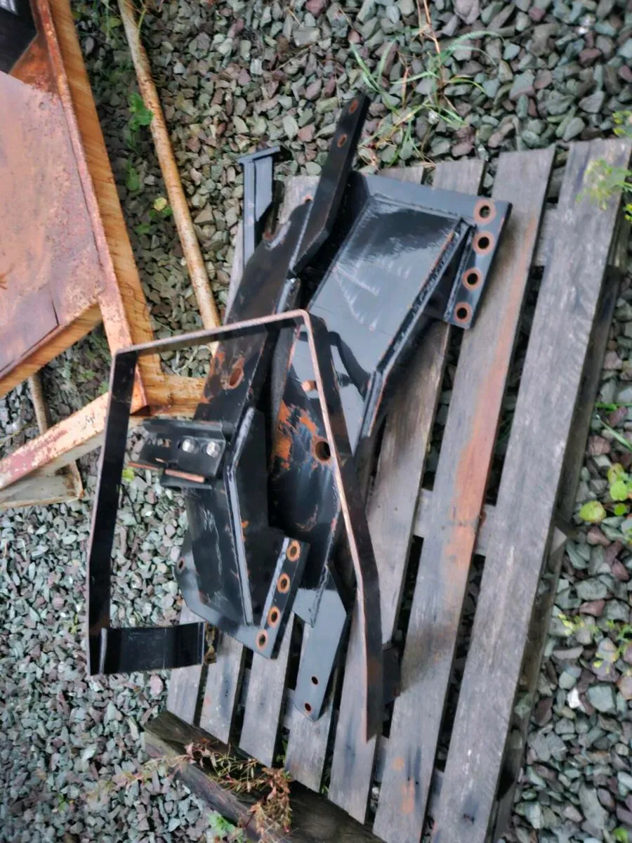 John deere 6410 loader  brackets - Image 2
