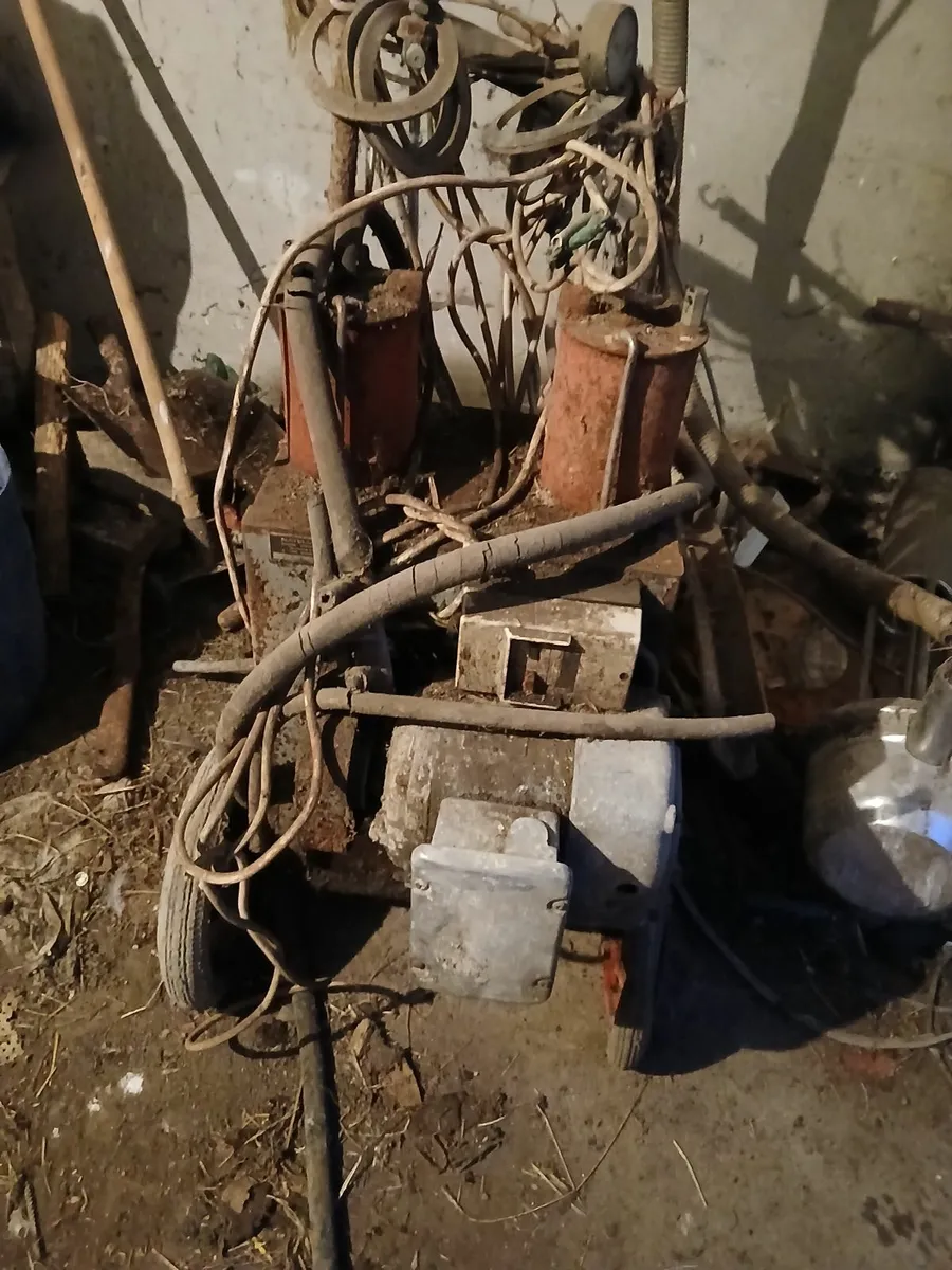 Zetor 4718 wheels and old milking machine. - Image 4
