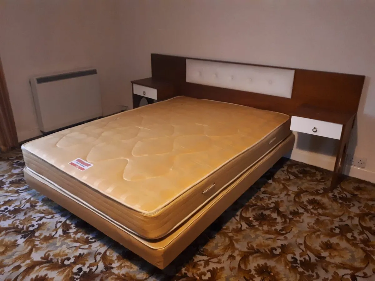 Double bed - Image 1
