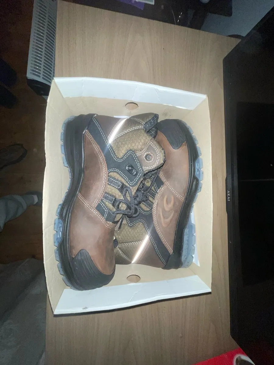 Cofra work boots - Image 2
