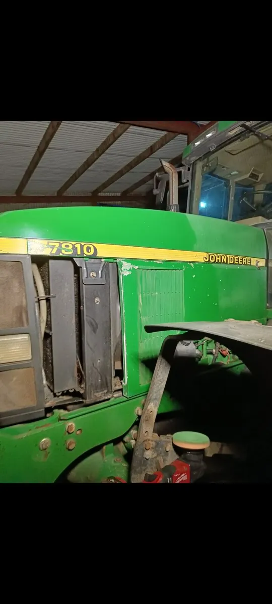 Wanted: John Deere 7810 passenger side grill - Image 1