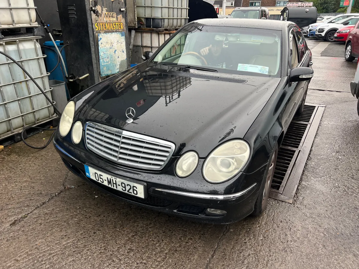 Mercedes-Benz E-Class 2005 200 K Classic A/T - Image 1