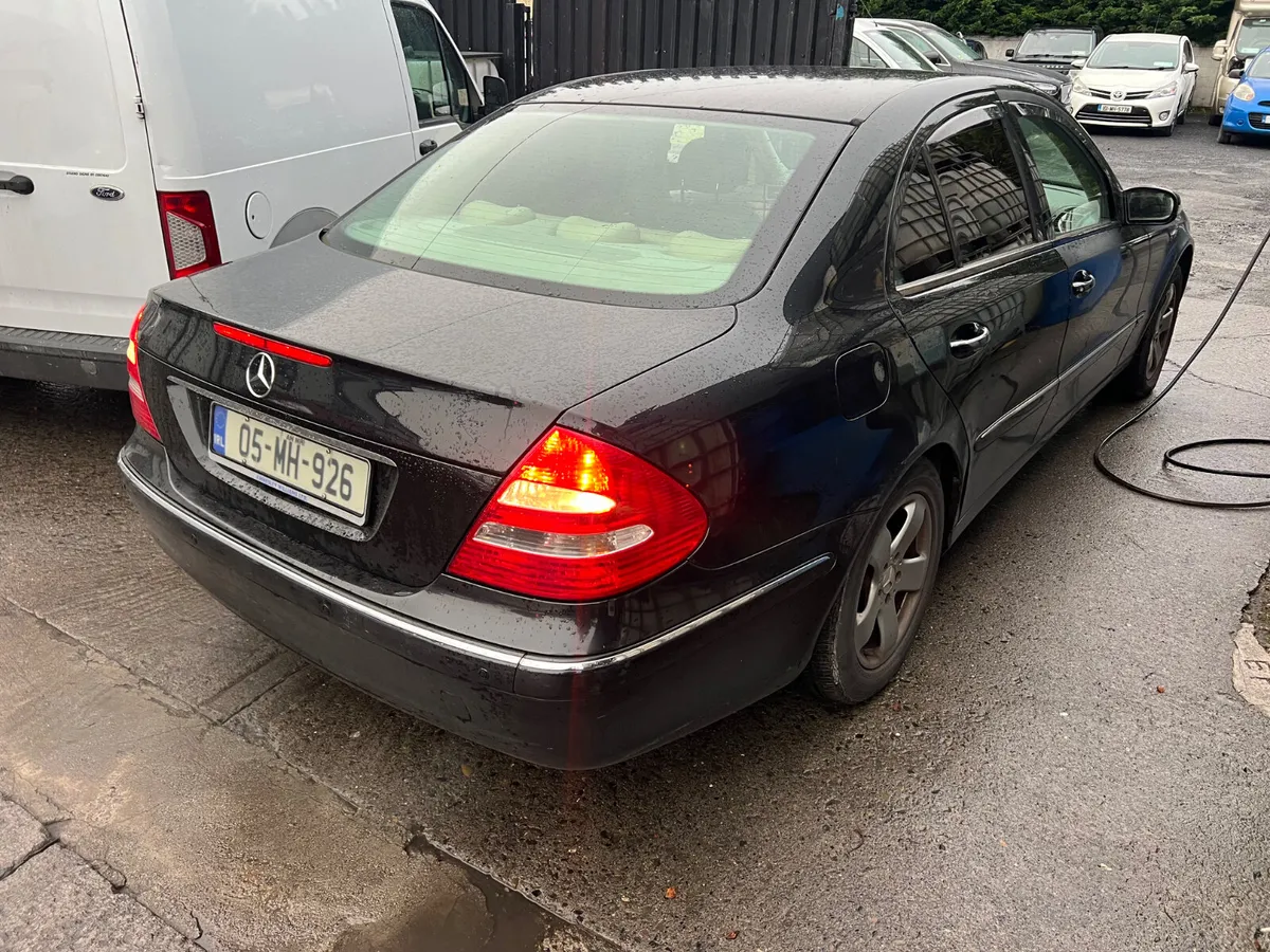 Mercedes-Benz E-Class 2005 200 K Classic A/T - Image 3