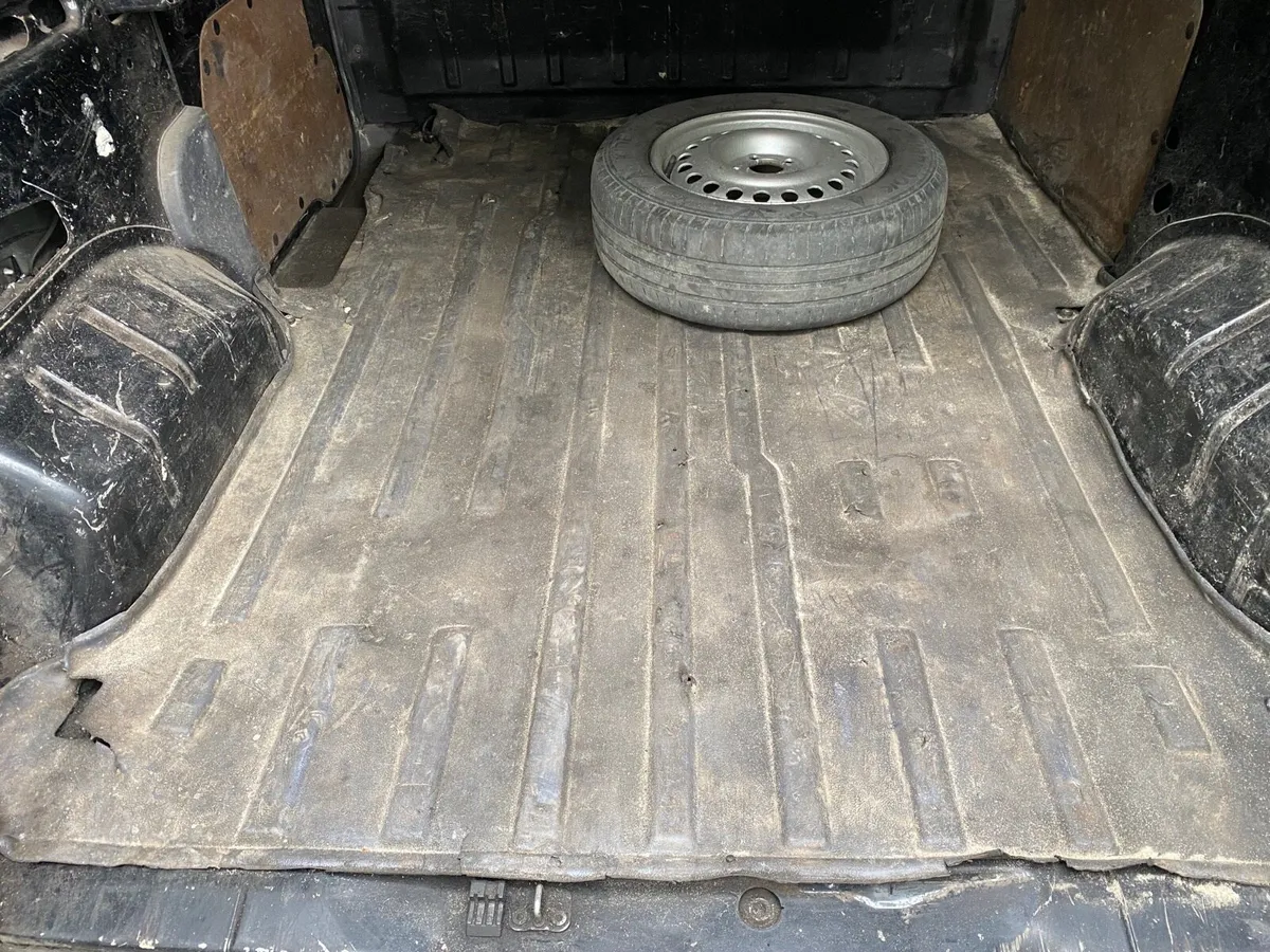 07 Ford Connect tax and test 202Km - Image 3