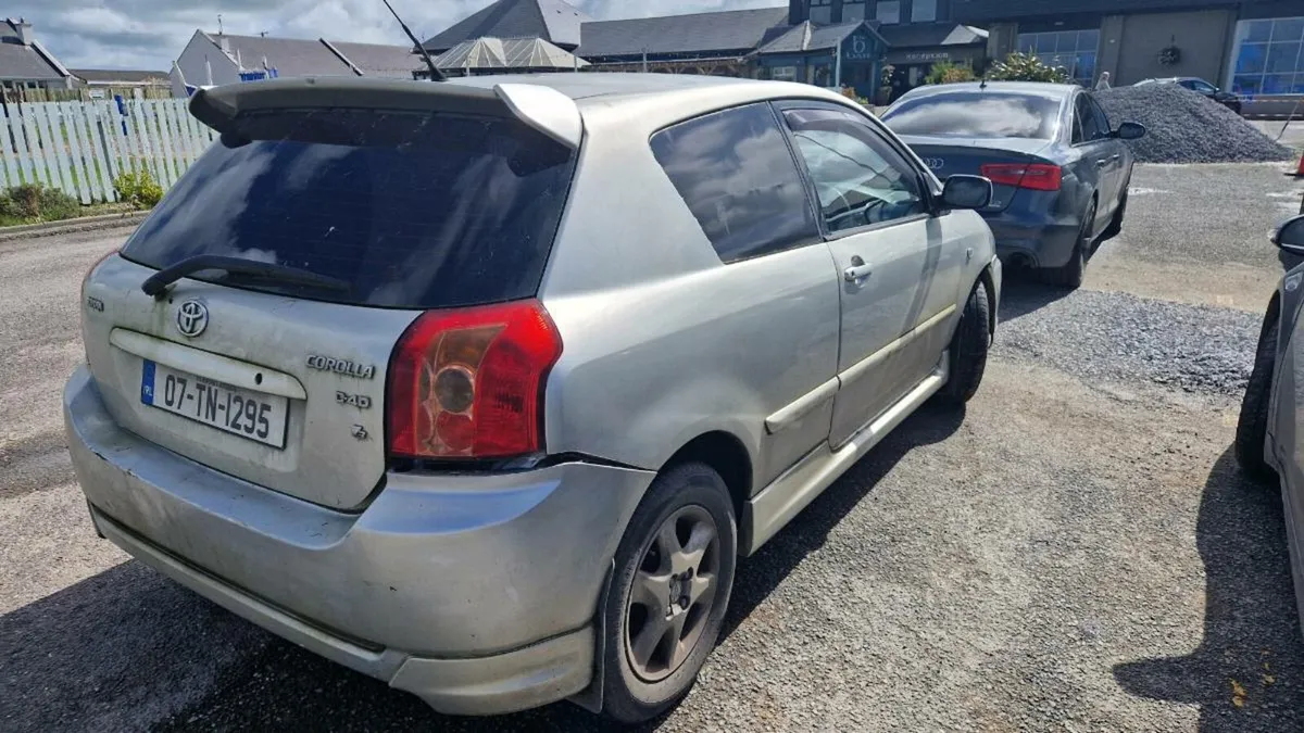 Toyota corolla - Image 3