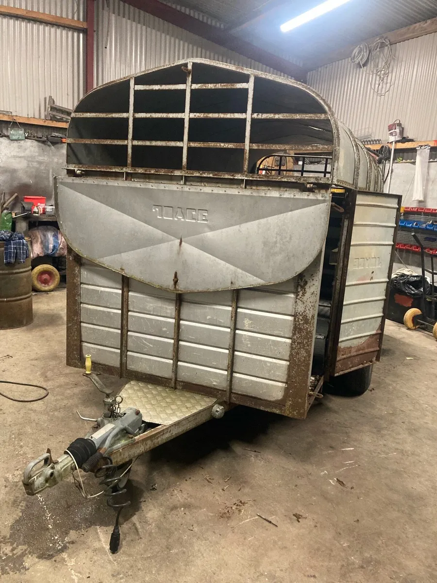 Joyce livestock trailer - Image 1