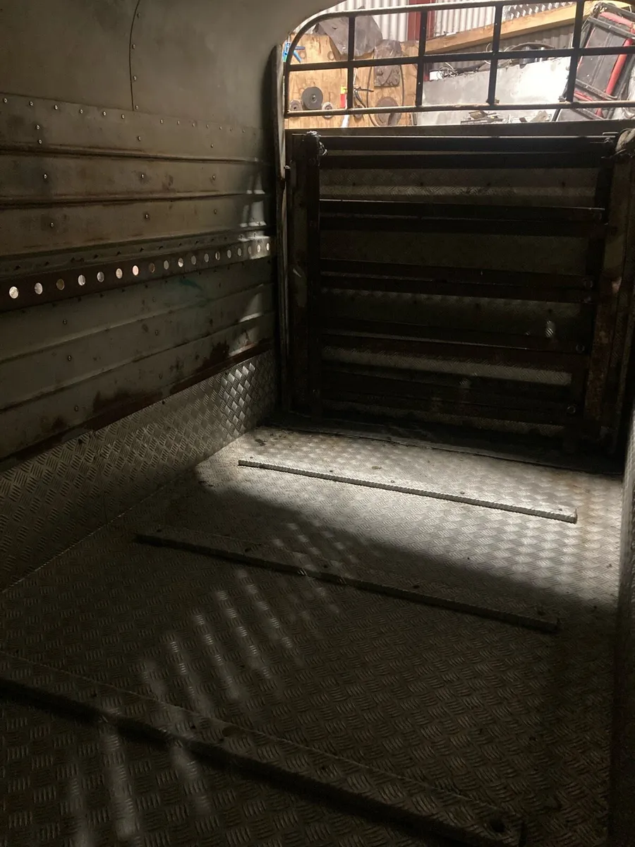 Joyce livestock trailer - Image 3