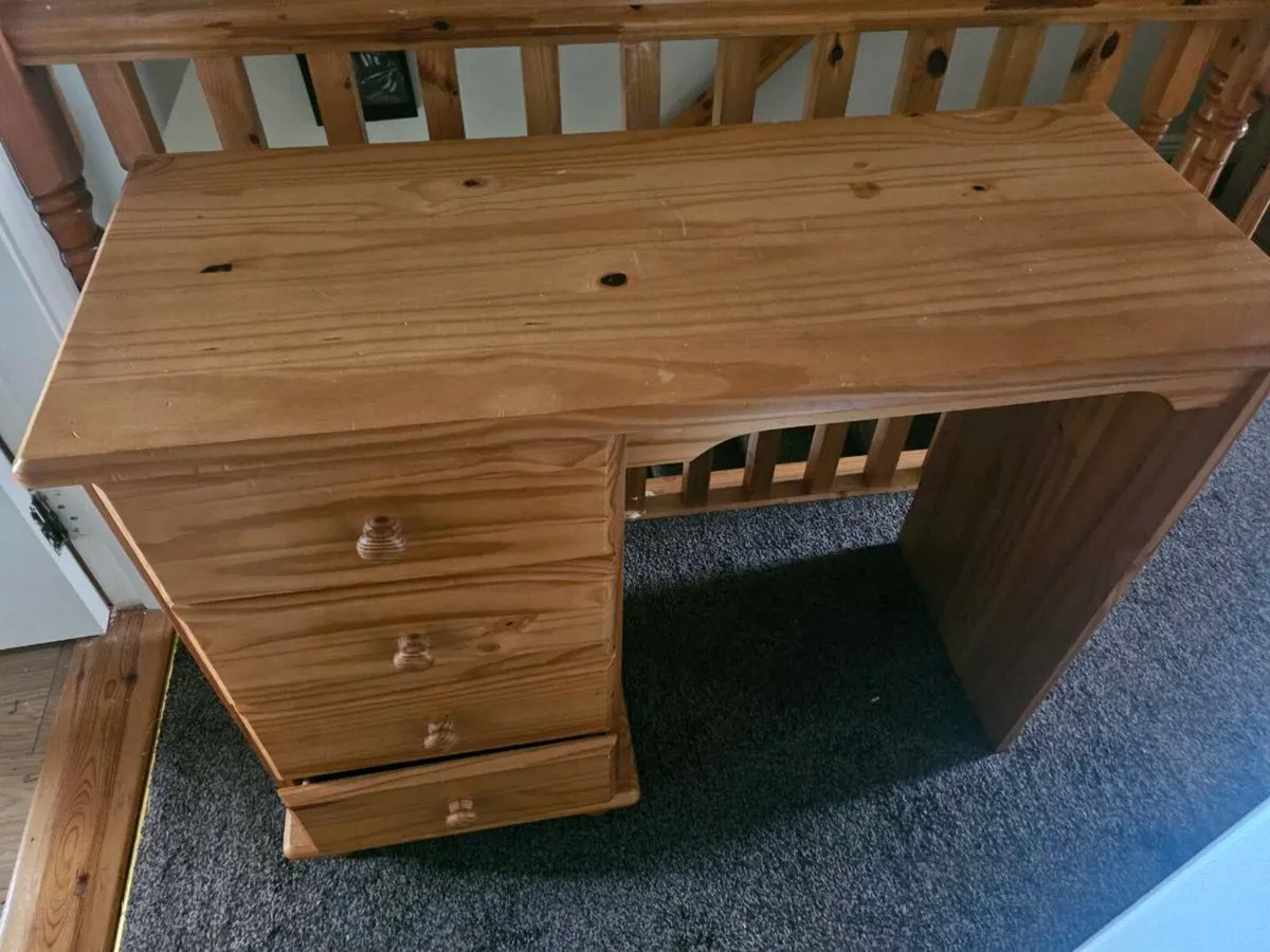 Dressing table - Image 1