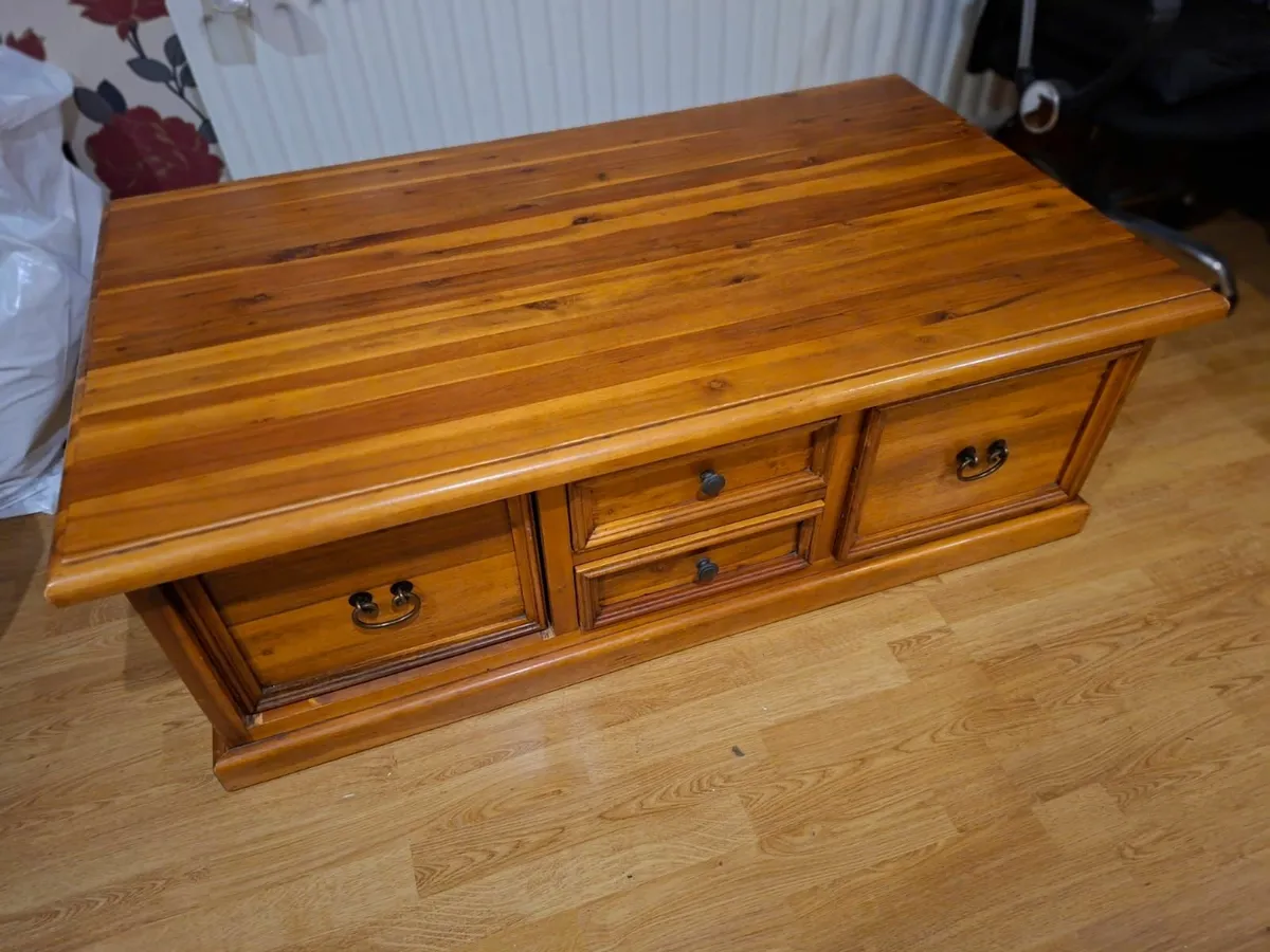 Solid wood Coffee table with drawer's - Image 1