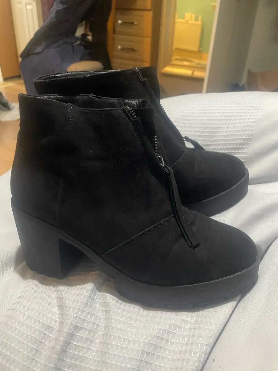 Shoes/boots - Image 1