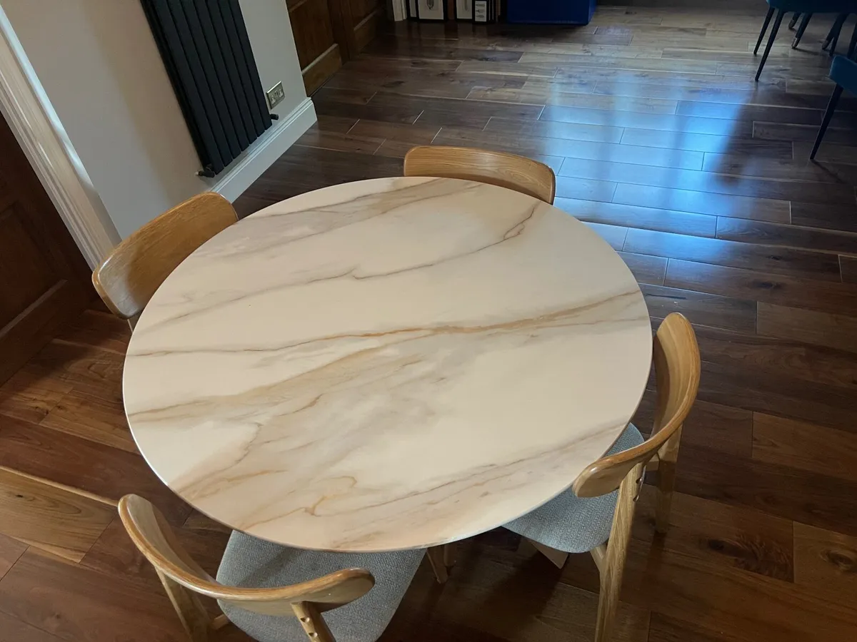 Kitchen table and chairs - Image 3