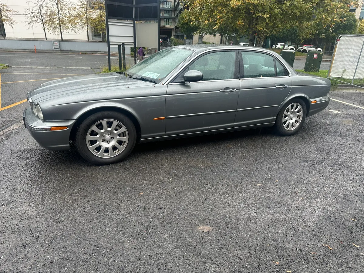 Jaguar XJ 6 2004. One family owner from new - Image 4