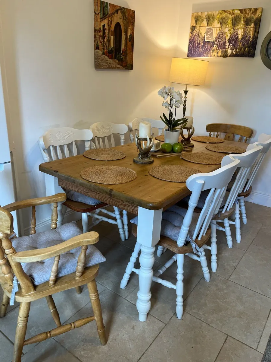 Table and 8 chairs set - Image 1